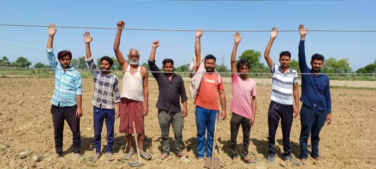 बिजली के तार खेतों में हैं बहुत नीचे , चपेट मे आने से किसान बेहोश, ग्रामीणों में आक्रोश