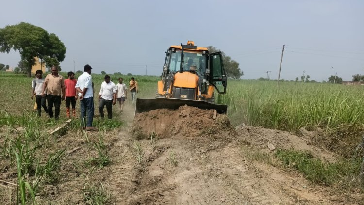 जिलाधिकारी के सख्त एक्शन के चलते विभाग हुए सक्रिय,करीब 50 वर्षों से विवादित चकरोड को कराया कब्जा मुक्त