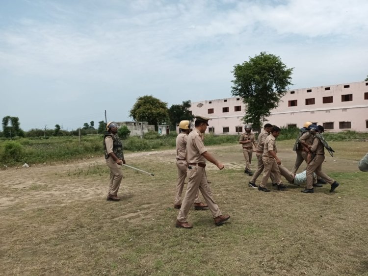 दंगा और बलवा रोकने के लिए पुलिस द्वारा किया मॉक ड्रिल