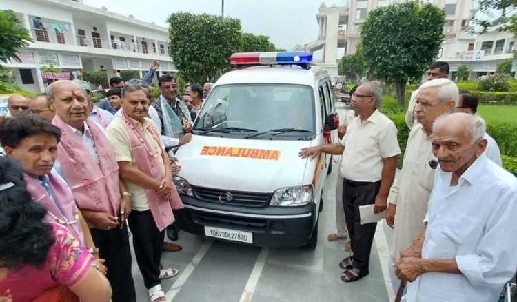 दानवीर सेठ शीतल प्रसाद जैन के परिवार ने भेंट की धर्मार्थ एम्बुलेंस , जैन मिलन करेगा संचालन