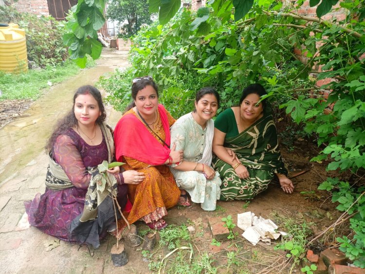 इनरव्हील क्लब द्वारा अहाता भन्नामल गांधी मार्केट में किया गया वृक्षारोपण।