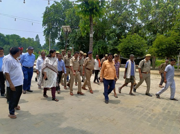 जिलाधिकारी व पुलिस अधीक्षक  द्वारा आगामी मेला के दृष्टिगत  आस्तिक बाबा मंदिर का किया निरीक्षण।