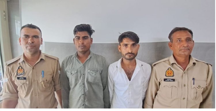 मवाना थाना पुलिस द्वारा देराबंदी होती देख पेशेवर बदमाशों ने किया आत्मसमर्पण तमंचे चाकू कारतूस बरामद