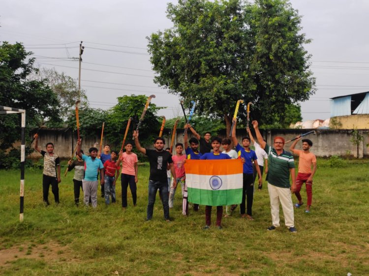 चंद्रमा की सतह पर चंद्रयान -3 की सफल लैंडिंग, हाकी खिलाड़ियों ने मनाया जश्न