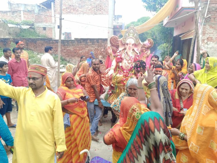 गणपति बप्पा मोरया, मंगलमूर्ति मोरया अगले बरस तुम जल्दी आना उद्घोष के साथ किया विसर्जन।