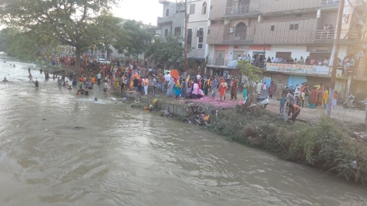 सुबह से निकलने लगे गणेश विसर्जन के लिए श्रद्धालुओं के जुलूस, पुण्यार्जन के लिए लगाई प्याऊ