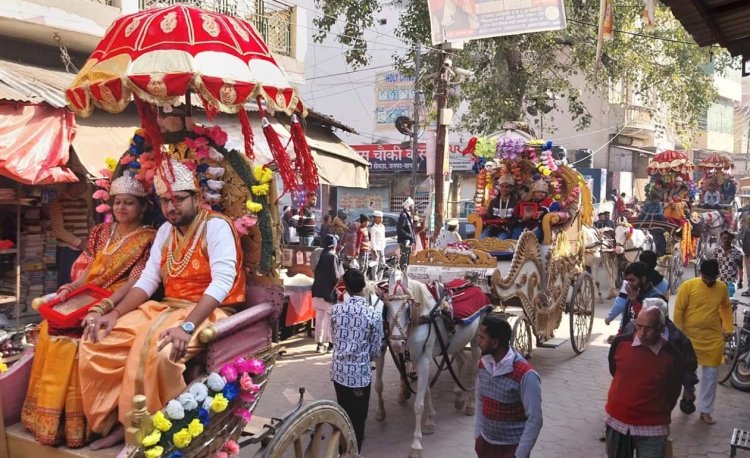 शोभायात्रा के साथ मंदिर वेदी पर किए गए ताम्रपत्र विराजमान