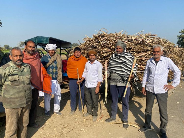 गन्ना तौल अनिश्चितकालीन बंद होने से किसान नाराज ,किया धरना प्रदर्शन