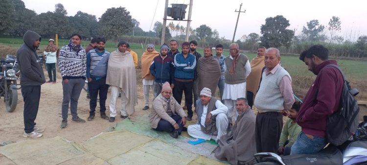 सैकड़ो बीघा फसल बर्बाद, किसानों ने धरना प्रदर्शन किया शुरू