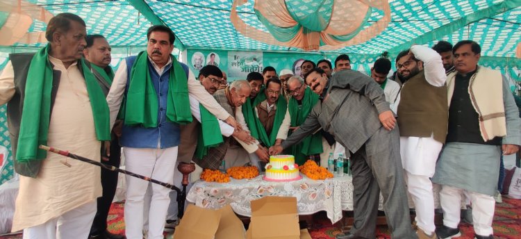 रालोद कार्यकर्ताओं ने धूमधाम से मनाया जयंत चौधरी का जन्मदिन