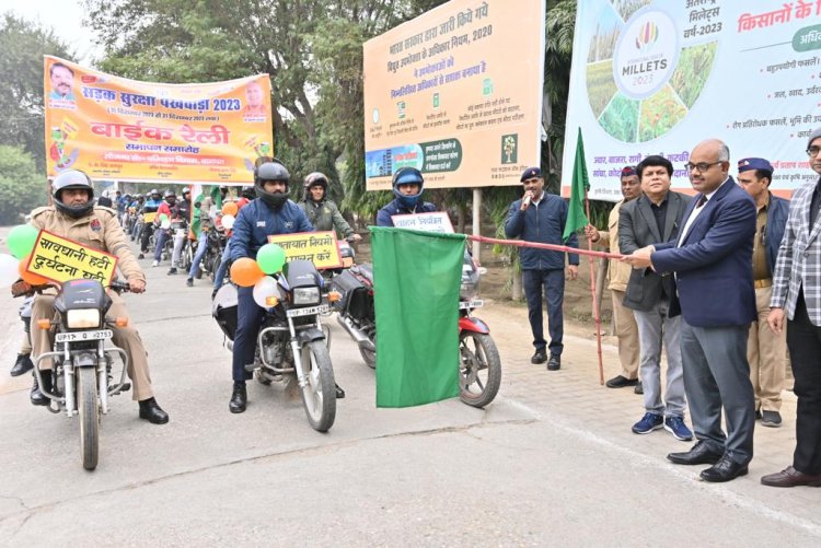 सड़क सुरक्षा पखवाड़ा अभियान का समापन पर जिलाधिकारी ने हरी झंडी दिखाकर बाइक रैली को किया रवाना