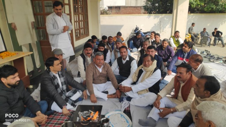 चौ अजित सिंह के जन्मदिन पर रालोद ने किया यज्ञ, पुष्पांजलि व गोष्ठी का आयोजन