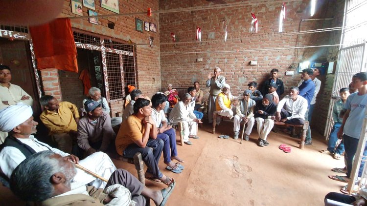 आश्रम को मकान बताकर बैनामा कराने का पंचायत ने लगाया आरोप ,संत कबीर आश्रम में हुई पंचायत