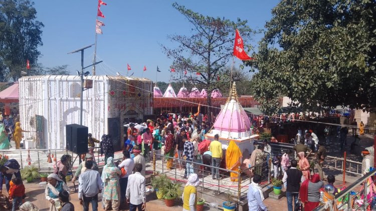 हजारों श्रद्धालुओं ने फिरोजपुर शिव मंदिर में भगवान आशुतोष का जलाभिषेक किया