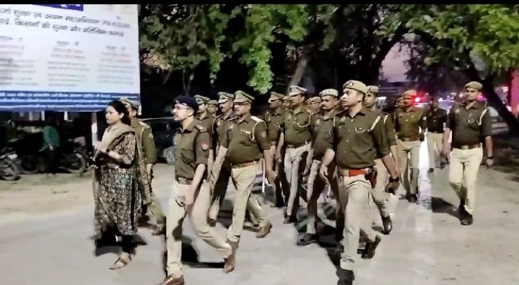 आचार संहिता लगते ही जिलाधिकारी व पुलिस अधीक्षक ने पुलिस बल के साथ शहर का किया भ्रमण।