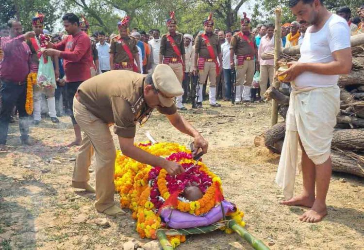 मउ,(चित्रकूट)-लोकतंत्र रक्षक सेनानी का राजकीय सम्मान के साथ हुआ अंतिम संस्कार।