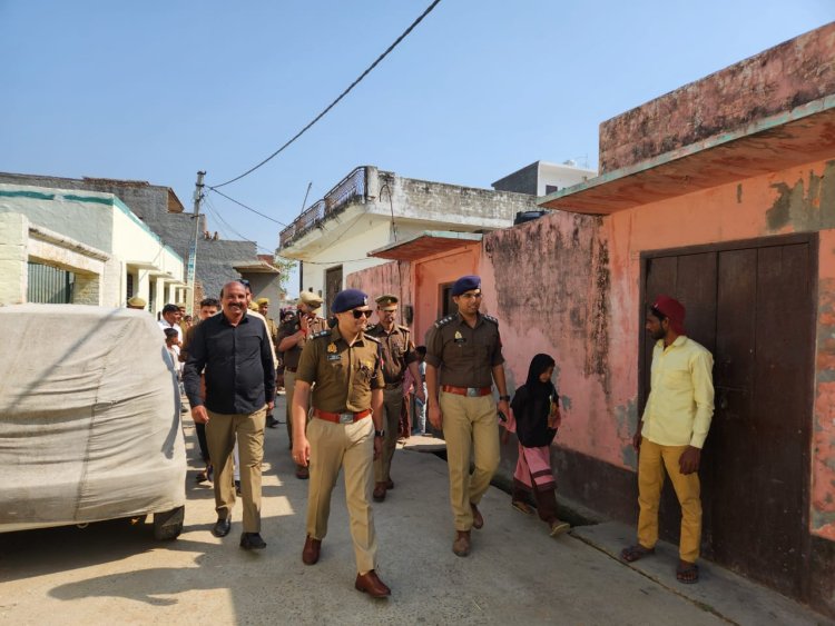 पुलिस अधीक्षक अभिषेक वर्मा ने गाव रझैटी का दौरा कर सुरक्षा का जायज़ा लिया