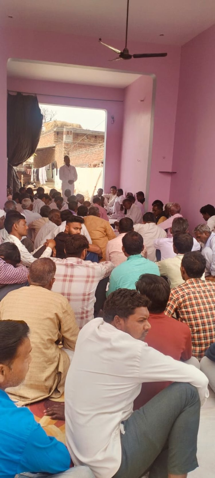 भाजपा प्रत्याशी से नाराज पूर्वांचल ठाकुर समाज ने बैठक आयोजित करते हुए भाजपा प्रत्याशी को वोट नहीं देने का ऐलान किया