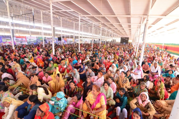 साध-संगत ने बरनावा आश्रम में मनाया डेरा सच्चा सौदा के रूहानी स्थापना माह व किया भंडारा