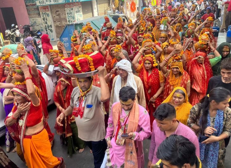 अहिरान मोहल्ले के प्राचीन शिव मंदिर से शुरू हुई भव्य कलश यात्रा , भागवत् कथा अमृत वर्षा भी मंदिर में प्रारंभ 