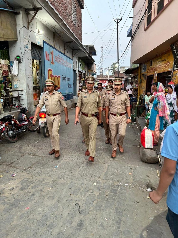 आगामी त्योहार को लेकर की पैदल गस्त, चलाया वाहन चेकिंग अभियान, संदिग्धों से की पूछताछ