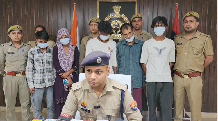 पुलिस ने किया कार लूट मामले का खुलासा, दो महिलाओं समेत पांच आरोपियों को किया गिरफ्तार