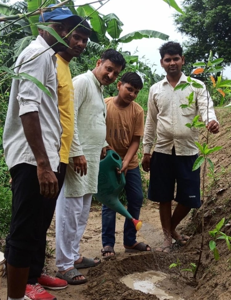 रुद्राक्ष का पौधा लगाकर पर्यावरणविद भारत भूषण गर्ग के पुत्र का धूमधाम से मनाया गया जन्मदिवस 