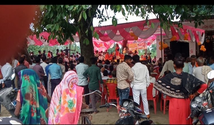 मां चंद्रिका देवी मंदिर पर आल्हा गायन के साथ ही विशाल भंडारे का हुआ आयोजन भारी संख्या में लोग रहे मौजूद।