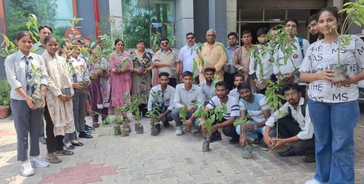 अलीगढ़:- पीएम कॉलेज ऑफ़ एजूकेशन में सत्र का शुभारंभ।