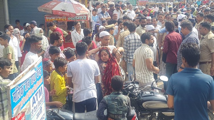 शहजाद हत्याकांड से आक्रोशित महिलाओं द्वारा धरना प्रदर्शन, छपरौली चुंगी पर लगा लंबा जाम 