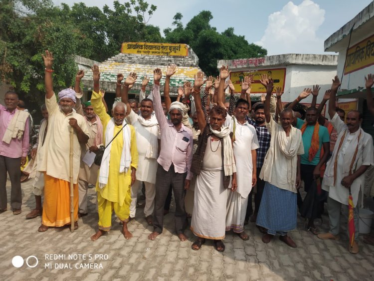 राजापुर (रमपुरिया)-ग्रामीणों ने किया चकबंदी का पूर्णतः बहिष्कार।