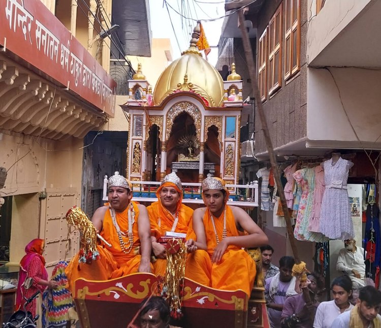 भगवान शांतिनाथ की भव्य शोभा यात्रा,कई स्थानों पर हुई पुष्प वर्षा व पूजा अर्चना