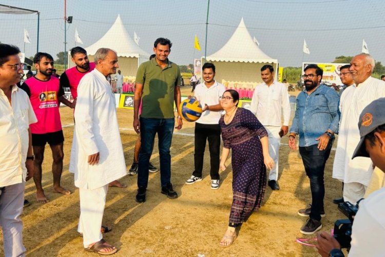 वालीबाल लीग में खिलाडियों ने दिखाए जौहर,दूसरे दिन के खेल का एसडीएम ज्योति शर्मा ने किया उद्घाटन