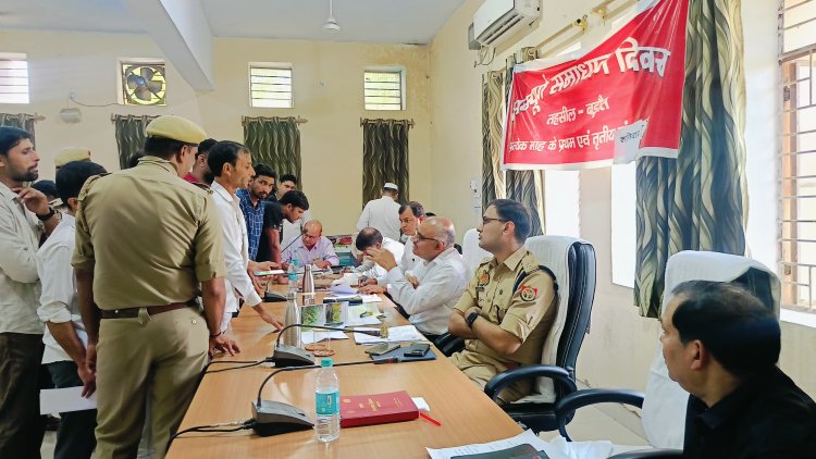 जिलाधिकारी व  पुलिस अधीक्षक ने बड़ौत तहसील संपूर्ण समाधान दिवस में जनसामान्य की सुनी समस्याएं।.