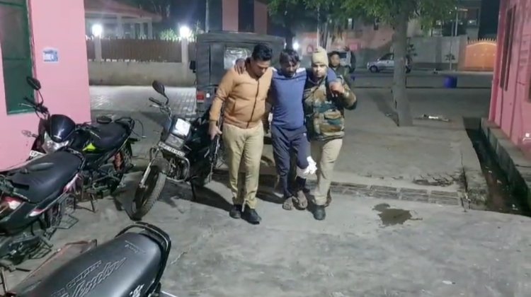 पुलिस की मुठभेड़ अंतर जनपदीय लूटेरा गिरफ्तार