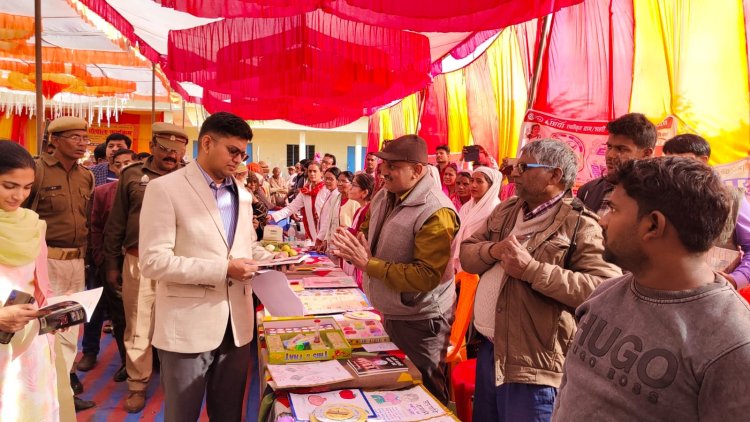 चित्रकूट: सरकारी योजनाओं का लाभ अब गांव में ही मिलेगा, ग्रामीणों को जागरूक करने की पहल।