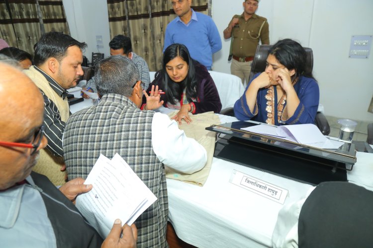 हापुड़, गढ़मुक्तेश्वर धौलाना  तहसीलों में जिलाधिकारी  प्रेरणा शर्मा के नेतृत्व में तहसील समाधान दिवस सम्पन्न    तहसीलो में 112 शिकायतें, प्राप्त हुई  13 का मौके पर निस्तारण किया गया 