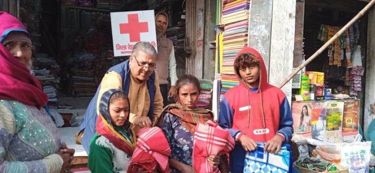 समाजसेविका माताश्री की प्रेरणा से अभिमन्यु गुप्ता ने जरुरतमंदों को बांटे  कंबल