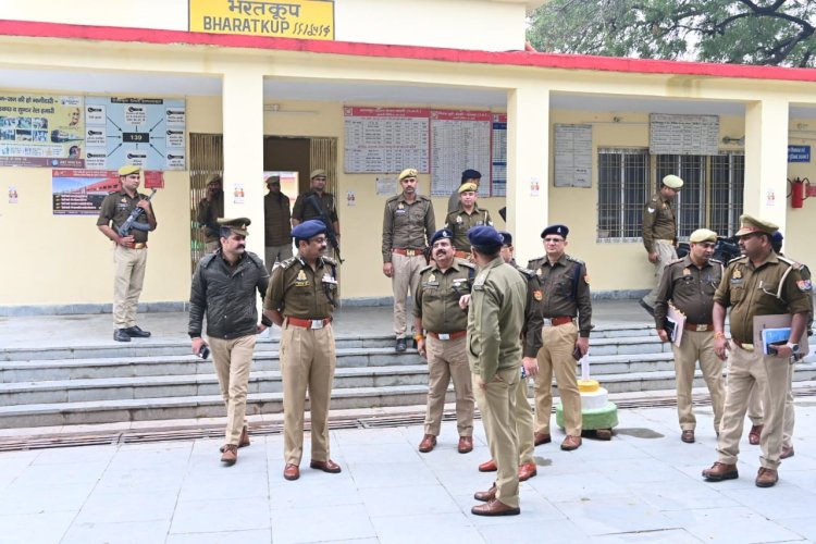 महाकुंभ 2025: जीआरपी के अपर पुलिस महानिदेशक ने चित्रकूट में सुरक्षा तैयारियों का लिया जायजा।