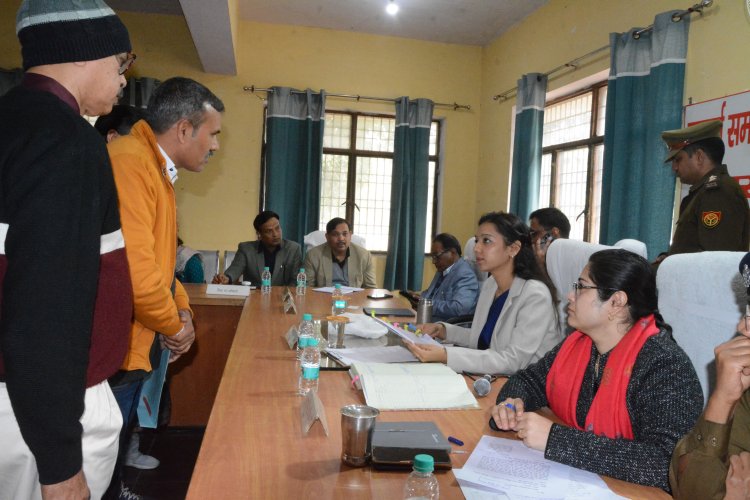 जिलाधिकारी की अध्यक्षता में खेकड़ा तहसील में आयोजित हुआ संपूर्ण समाधान दिवस , 28 में से 14 शिकायतों का मौक़े पर ही निराकरण