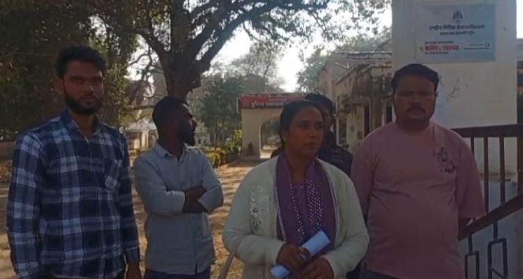 महिला ने दबंगों के खिलाफ मारपीट के मामले में एसपी से शिकायत कर कार्रवाई की मांग।