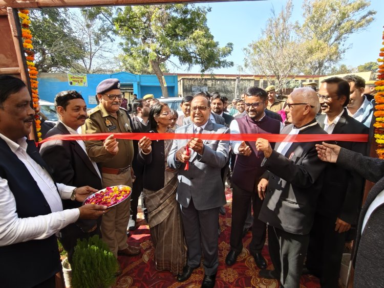 बाइक एवं साइकिल स्टैंड का जिला जज ने किया उद्घाटन