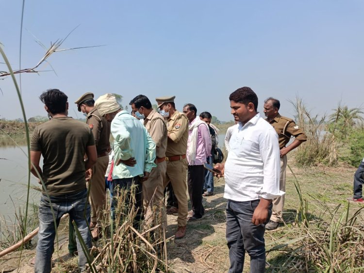 शारदा नहर में उतराता हुआ अज्ञात युवक का मिला शव, क्षेत्र में हड़कंप पुलिस जांच पड़ताल में जुटी।